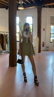 Elle Ferguson feet photo 1