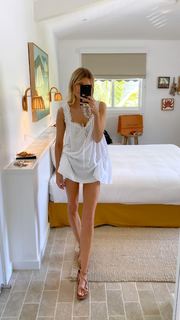 Elle Ferguson feet photo 4