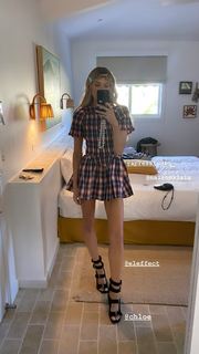 Elle Ferguson feet photo 3