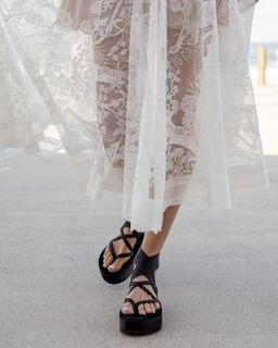 Elle Ferguson feet photo 16