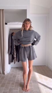 Elle Ferguson feet photo 3