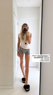 Elle Ferguson feet photo 20