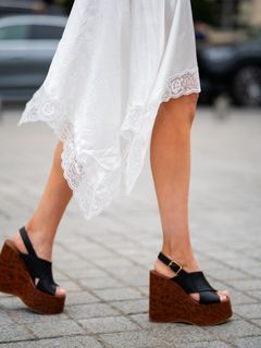 Elle Ferguson feet photo 1
