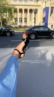 Elle Ferguson feet photo 1