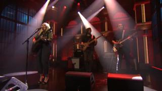 Elle King feet photo 1