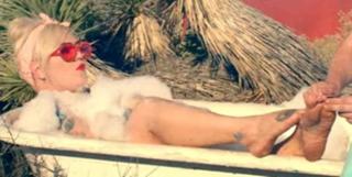 Elle King feet photo 7