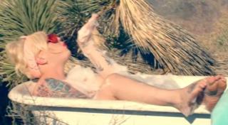 Elle King feet photo 5