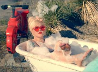 Elle King feet photo 4