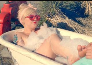Elle King feet photo 3