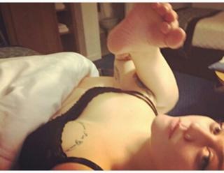 Elle King feet photo 1