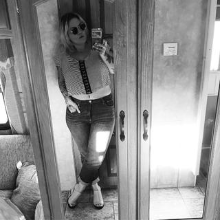 Elle King feet photo 7