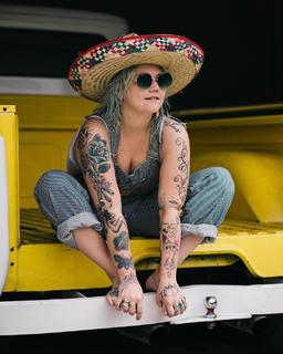 Elle King feet photo 5
