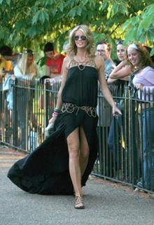 Elle Macpherson feet photo thumbnail