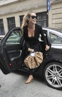 Elle Macpherson feet photo thumbnail
