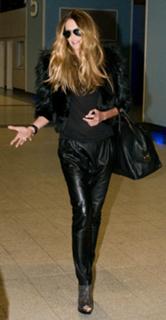 Elle Macpherson feet photo thumbnail