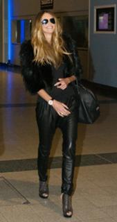 Elle Macpherson feet photo thumbnail