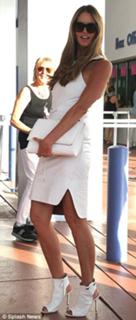 Elle Macpherson feet photo thumbnail