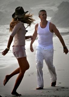 Elle Macpherson feet photo thumbnail