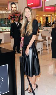 Elle Macpherson feet photo thumbnail
