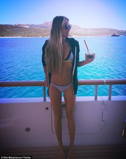 Elle Macpherson feet photo thumbnail