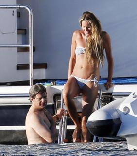 Elle Macpherson feet photo thumbnail