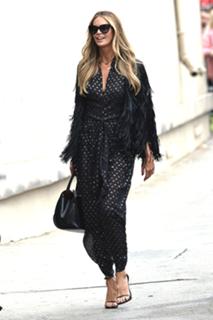 Elle Macpherson feet photo thumbnail