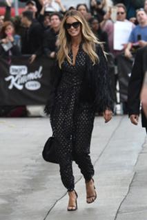 Elle Macpherson feet photo thumbnail