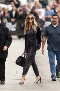 Elle Macpherson feet photo thumbnail