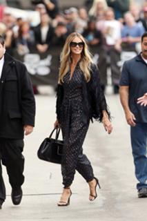 Elle Macpherson feet photo thumbnail