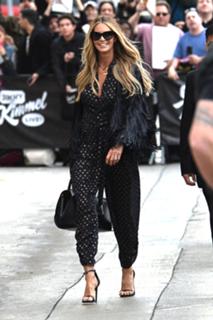 Elle Macpherson feet photo thumbnail