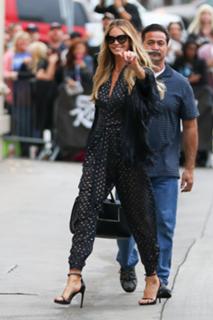 Elle Macpherson feet photo thumbnail