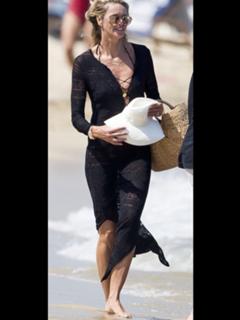 Elle Macpherson feet photo thumbnail