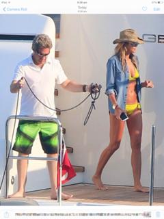 Elle Macpherson feet photo thumbnail