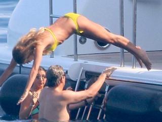 Elle Macpherson feet photo thumbnail