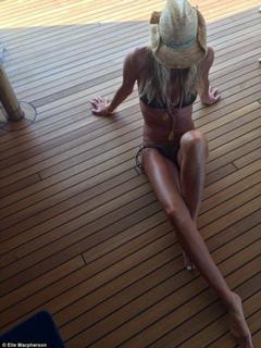 Elle Macpherson feet photo thumbnail