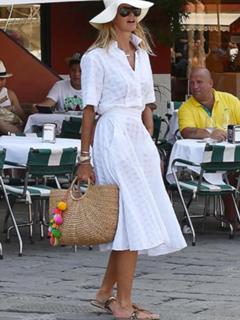 Elle Macpherson feet photo thumbnail