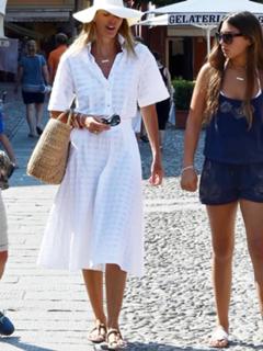 Elle Macpherson feet photo thumbnail
