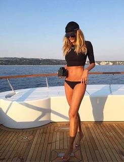 Elle Macpherson feet photo thumbnail