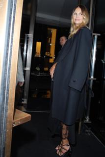 Elle Macpherson feet photo thumbnail