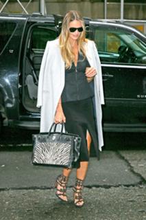 Elle Macpherson feet photo thumbnail