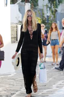Elle Macpherson feet photo thumbnail