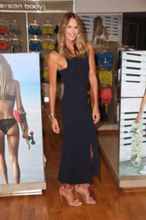 Elle Macpherson feet photo thumbnail