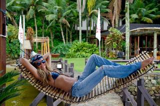 Elle Macpherson feet photo thumbnail