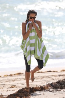 Elle Macpherson feet photo thumbnail