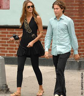 Elle Macpherson feet photo thumbnail