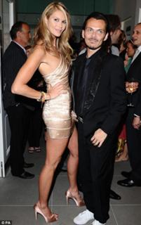 Elle Macpherson feet photo thumbnail