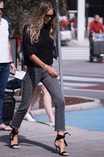 Elle Macpherson feet photo thumbnail