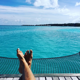 Elle Macpherson feet photo thumbnail