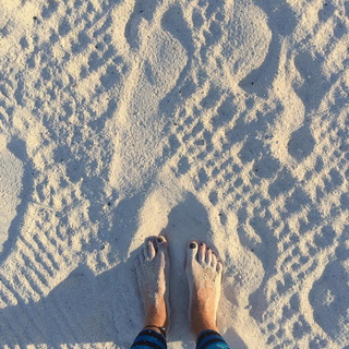 Elle Macpherson feet photo thumbnail