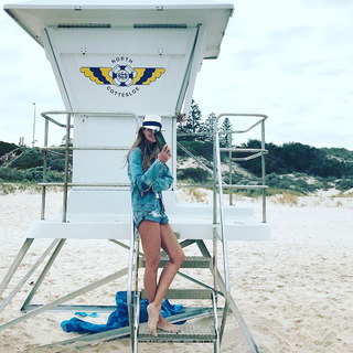 Elle Macpherson feet photo thumbnail